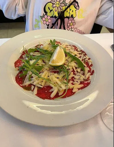 Carpaccio mit Rucola und Parmesan im Primavera – Gästefoto von Robby Thater