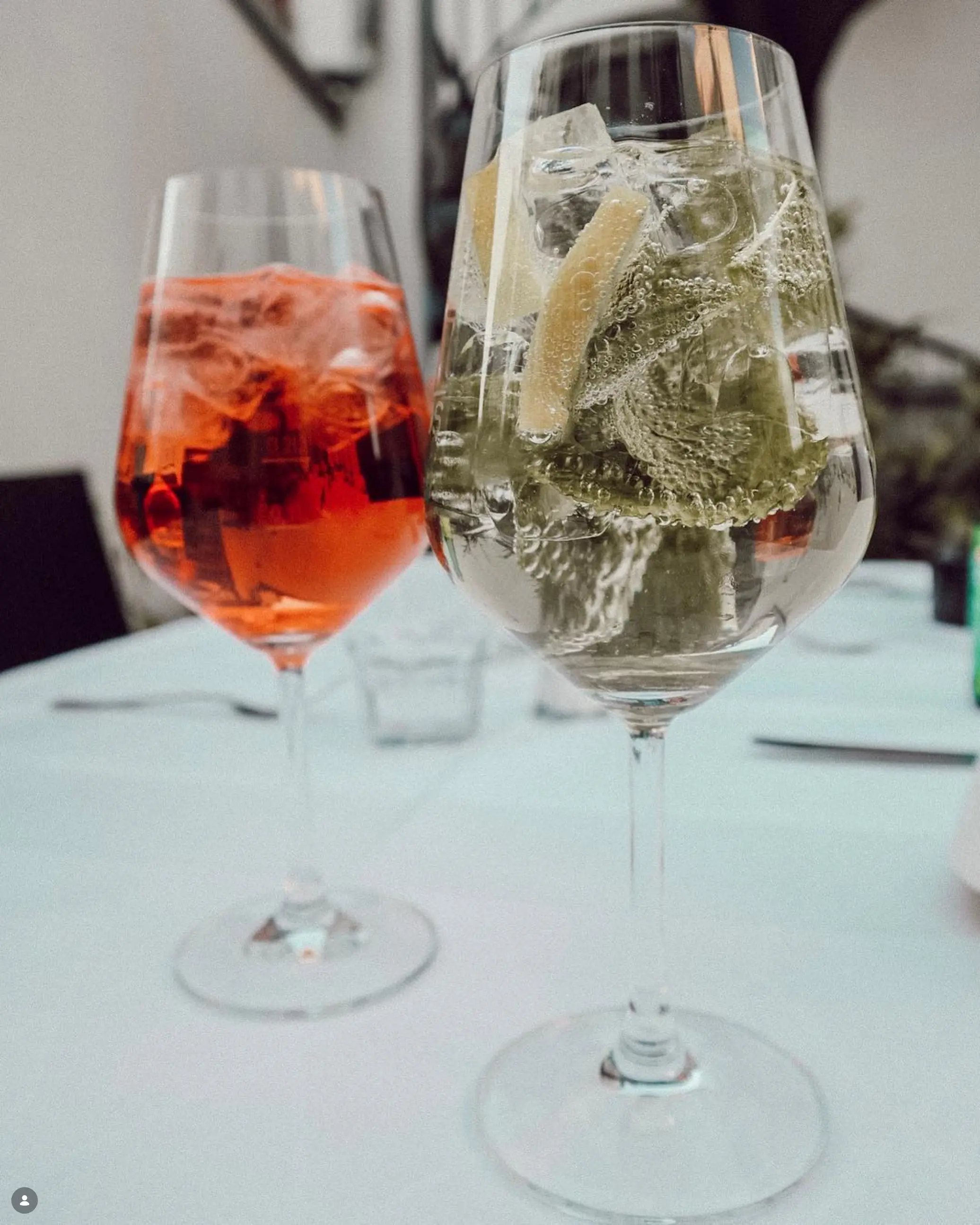 leckerer-hugo-aperolspritz